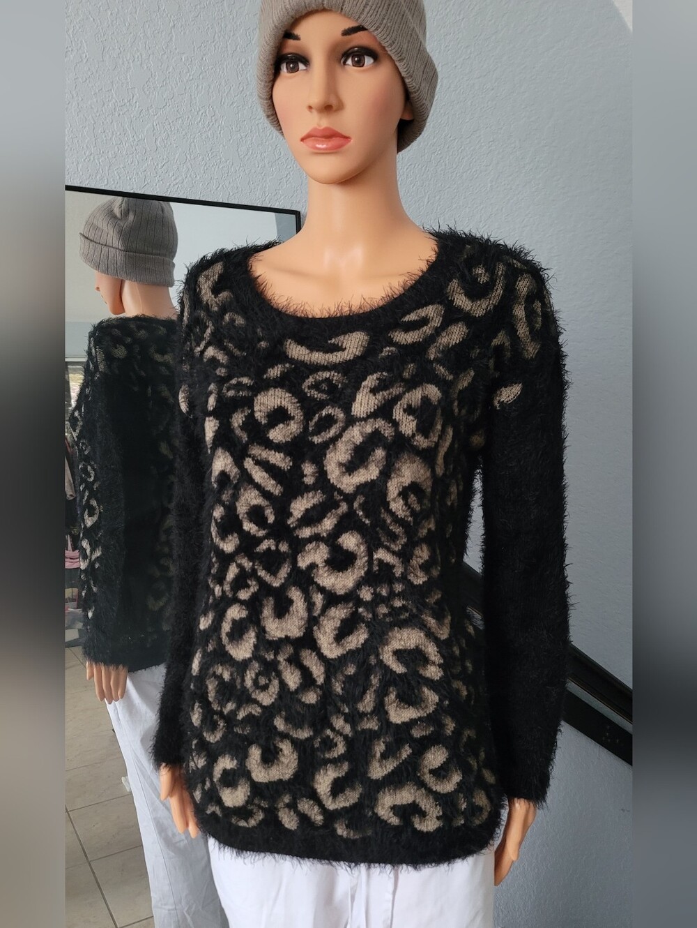 Women's Black Joseph A. Animal Print Eyelash Fuzzy Sweater Medium sz S